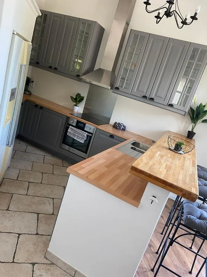 Appartement Cosy Et Moderne, Proche Cite Des Papes Avignon 0*,  France