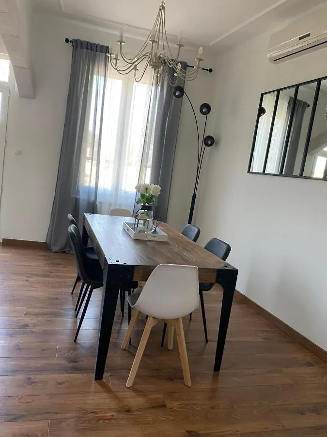 Appartement cosy et moderne, proche Cité des Papes Avignon 0*,